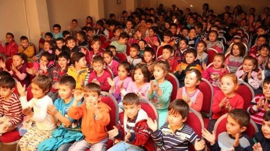 &Ccedil;ocuklara &ldquo;karag&ouml;z Mikroplara Karşı&rdquo; Konulu G&ouml;lge Oyunu D&uuml;zenlendi