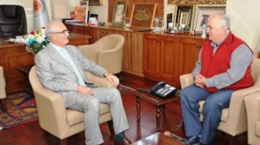 Prof. Dr. Gazanfer Doğu&rsquo;dan Başkan Yılmaz&rsquo;a Taziye Ziyareti