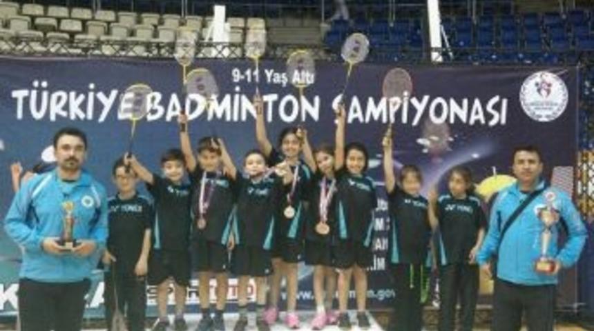 Mamak Badmintonda İddialı