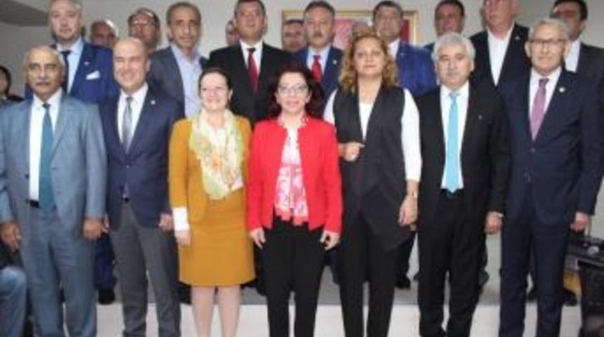 Kılı&ccedil;daroğlu&rsquo;na İzmir&rsquo;den Destek