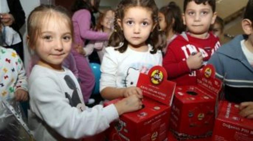 &Ccedil;evreci Minikler &Ouml;d&uuml;llerini Aldı