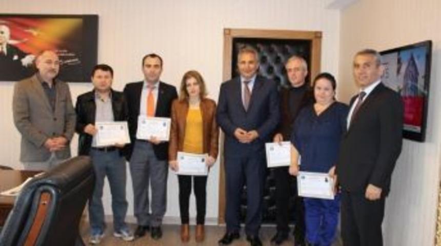 Kamu &Ccedil;alışanlarını Başarı Belgesi İle &Ouml;d&uuml;llendirdi