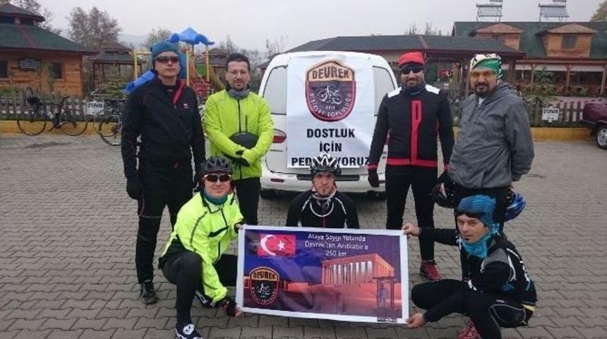 Atat&uuml;rk&rsquo;&uuml; Anmak İ&ccedil;in 250 Km Pedal &Ccedil;evirdiler