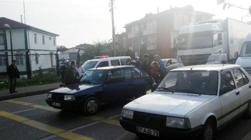 Ka&ccedil;ırılan Bayanı Polis Kurtardı