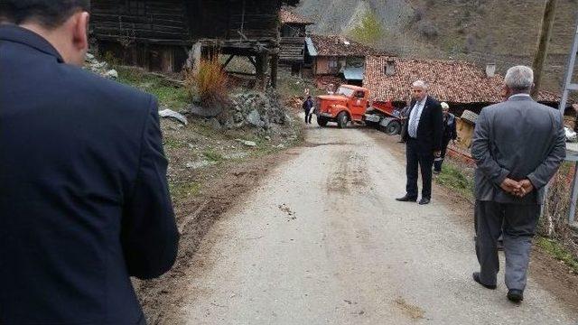 Tır Üstünden Kayan İş Makinesi Yaşlı Adamın Ayağını Ezdi