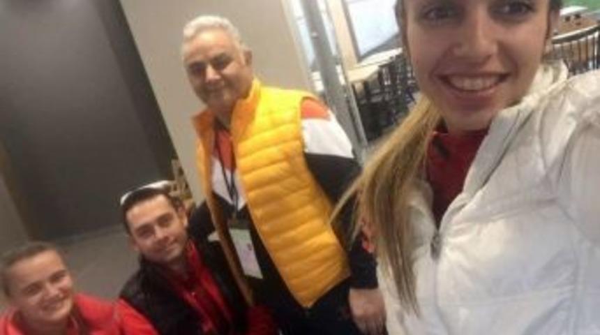 Paris&rsquo;te Bulunan T&uuml;rk Sporcularından &rsquo;biz İyiyiz&rsquo; &Ouml;z &Ccedil;ekimi