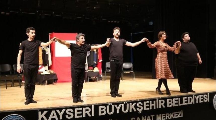 &rsquo;hak Dostum Hak&rsquo; Sahnelendi