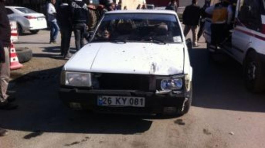 At Arabasıyla Otomobil &Ccedil;arpıştı