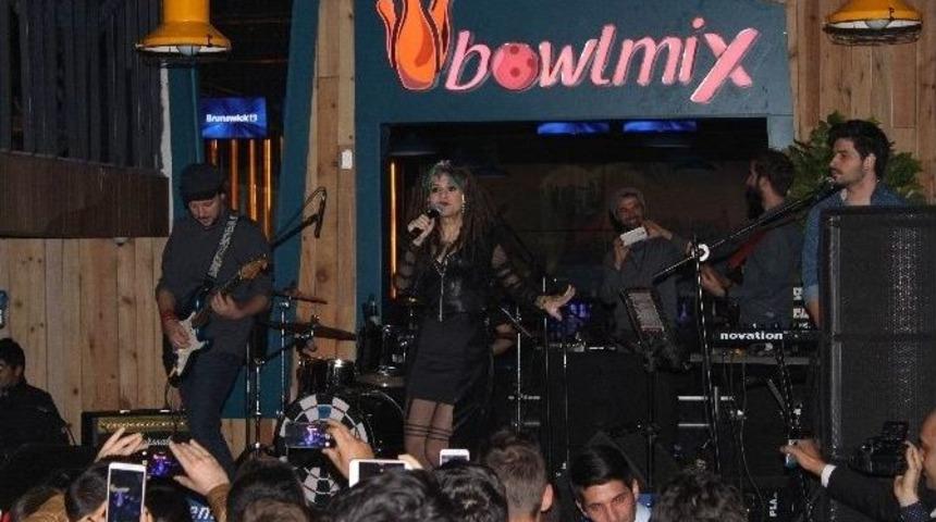 Palerium Avm&rsquo;de Aydilge R&uuml;zgarı Esti