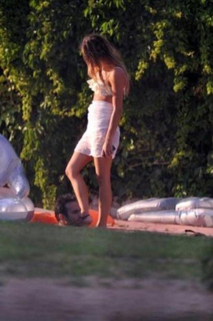 Buğra Gülsoy aileye girdi G4