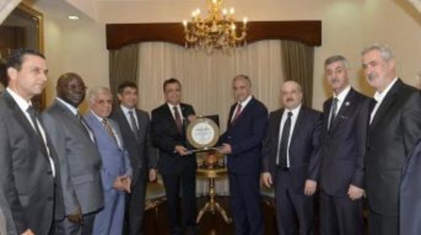 Uluslar Arası &Uuml;niversiteler Konseyi Başkanı Orhan Hikmet Azizoğlu: