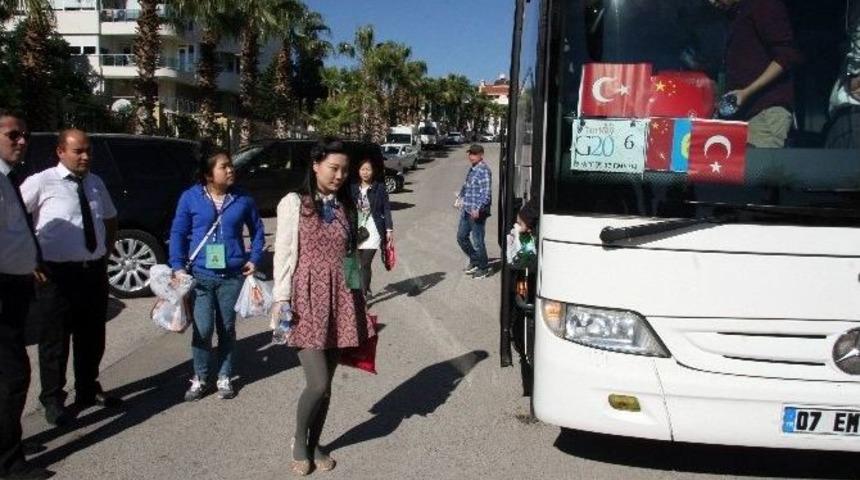 &Ccedil;inli Lidere Sevgi G&ouml;sterisine Polis Engeli