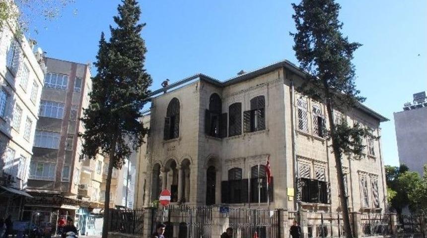 Kilis M&uuml;zesi&rsquo;nin &Ccedil;atısı Onarılıyor