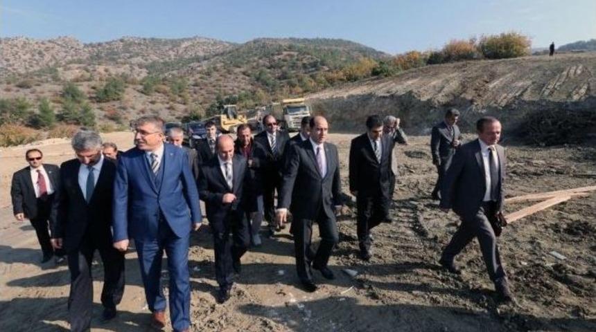 Vali &Ccedil;omaktekin&rsquo;den &Ouml;ğrenci Yurdu Yapılacak Alanda İnceleme