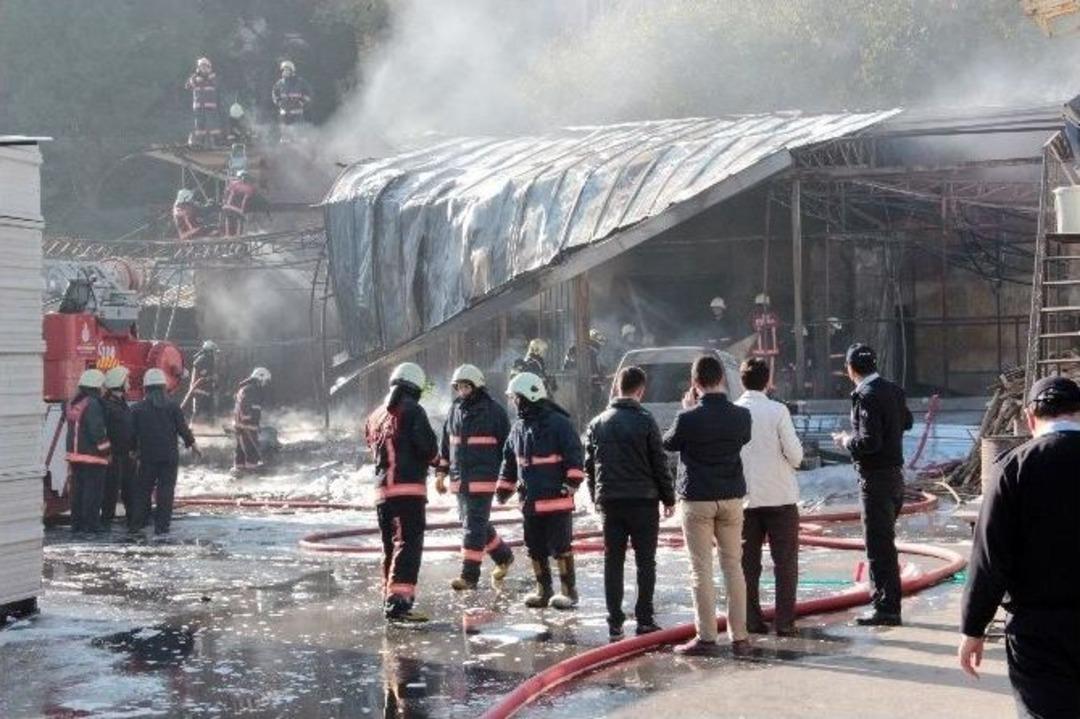 &Uuml;mraniye&rsquo;de Korkutan Yangın