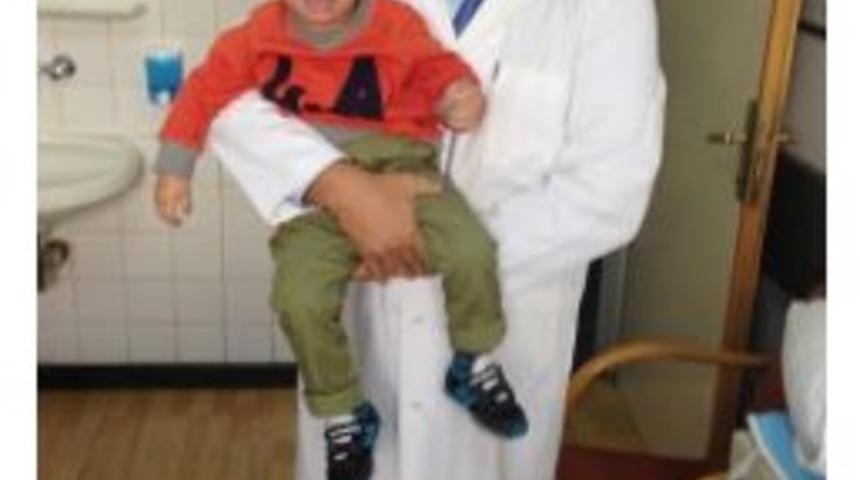 18 Aylık Bebeğe İlk Kez Robotik Cerrahiyle İnmemiş Testis Ameliyatı Yapıldı