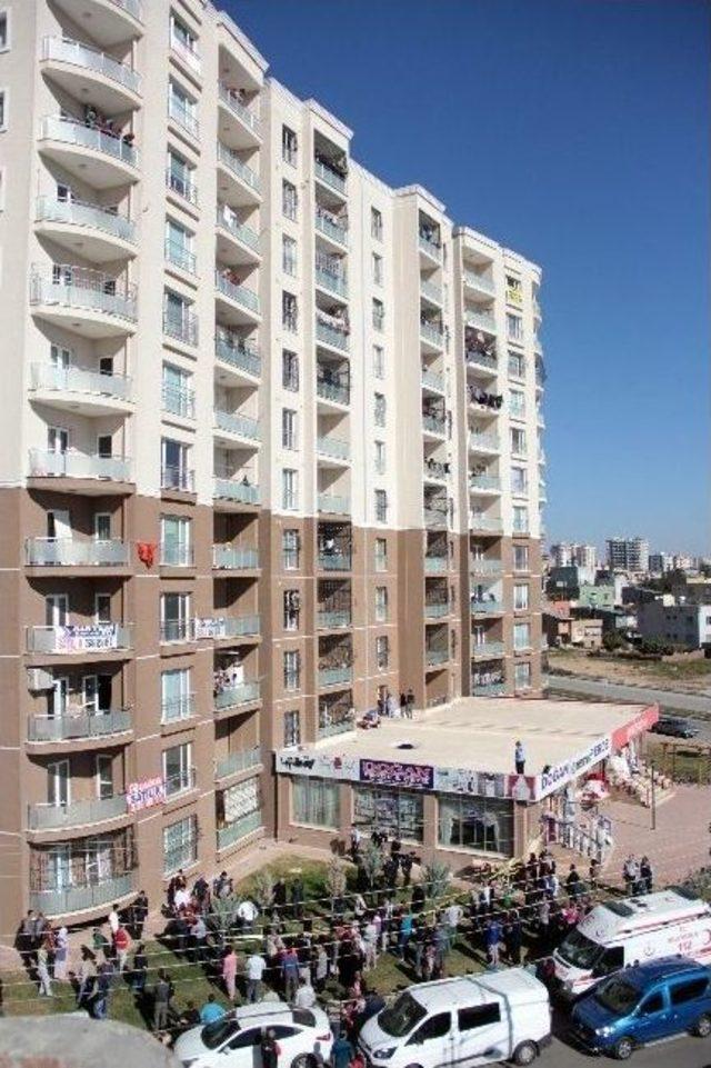 Eşiyle Tartışan Kadın 11 Katlı Apartmandan Atlayarak İntihar Etti