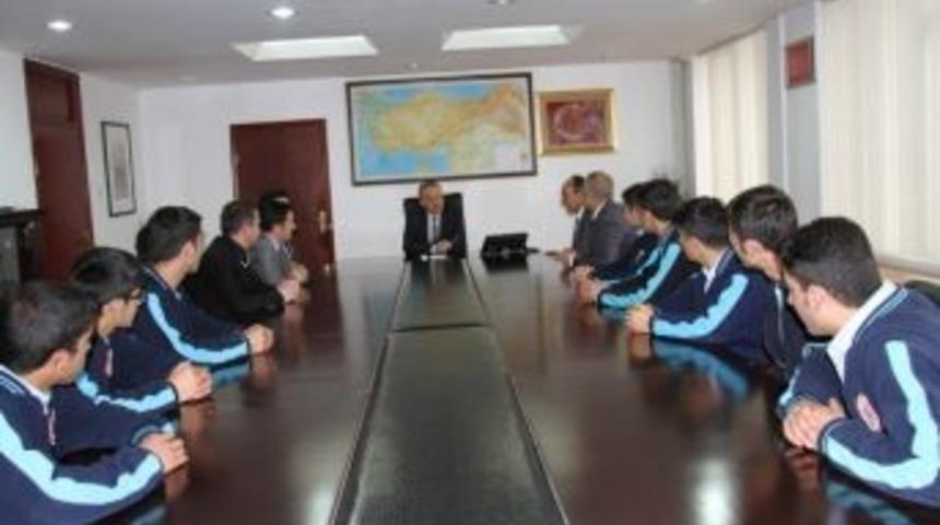 &Ouml;ğrencilerden Vali &Ouml;zdemir&rsquo;e Ziyaret