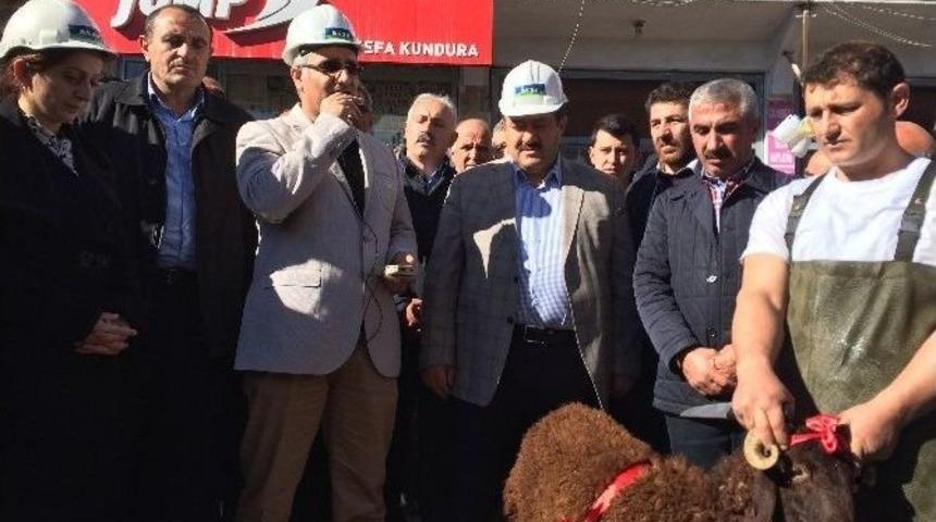 Kelkit&rsquo;te Doğalgaza İlk Kazma Dualarla Vuruldu