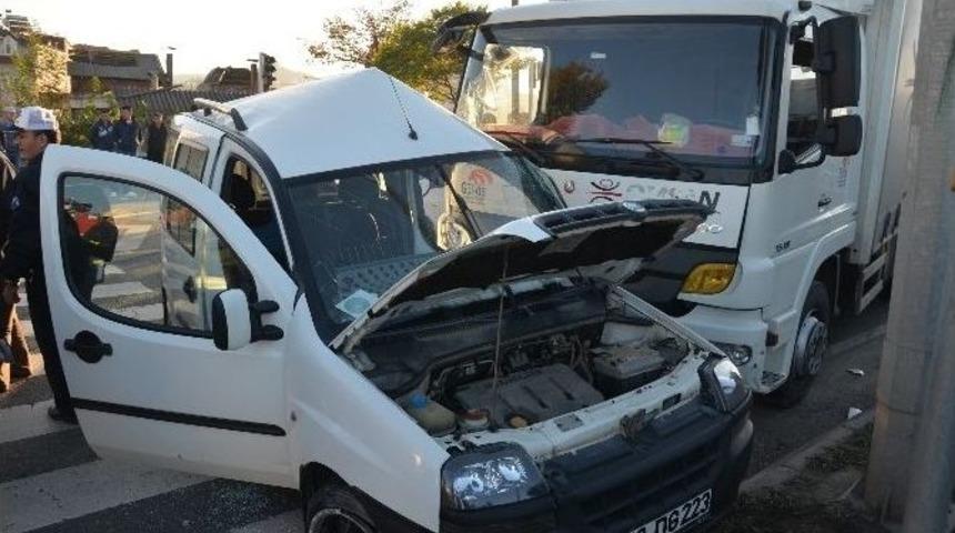 Fatsa&rsquo;da Trafik Kazası: 4 Yaralı