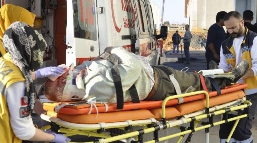 Otomobil Kanala U&ccedil;tu: 3 Yaralı