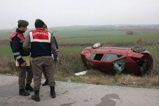 Fabrika Servisiyle Otomobil Çarpıştı: 1 Ölü, 13 Yaralı