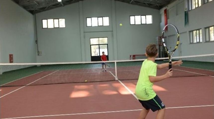 Minik Tenis&ccedil;iler Yeteneklerini Sergiledi