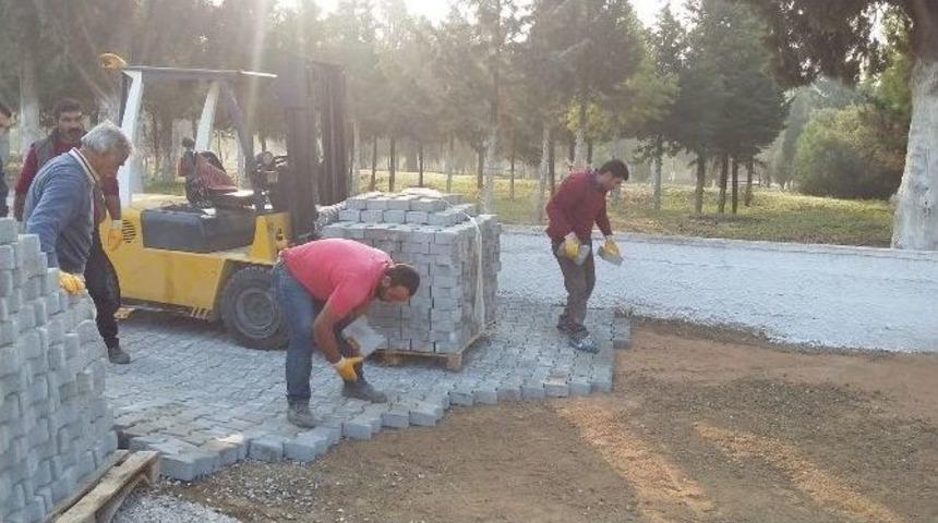 &Uuml;&ccedil; Mahallenin Yolu Yenileniyor