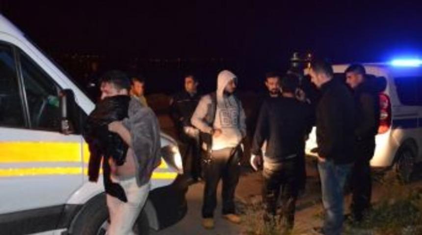 Denize U&ccedil;an Otomobilden Burunları Bile Kanamadan &Ccedil;ıktılar