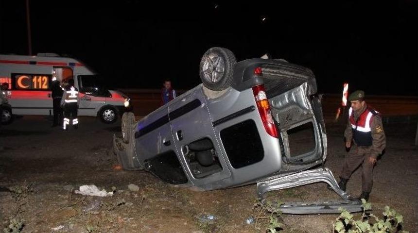 Kapalı Kasa Kamyonet Takla Attı: 6 Yaralı