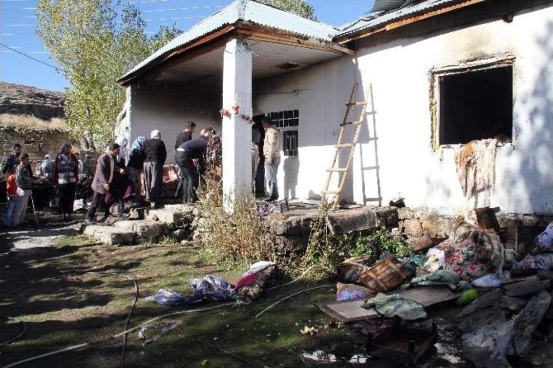 Muradiye&rsquo;de Yangın Maddi Hasara Yol A&ccedil;tı