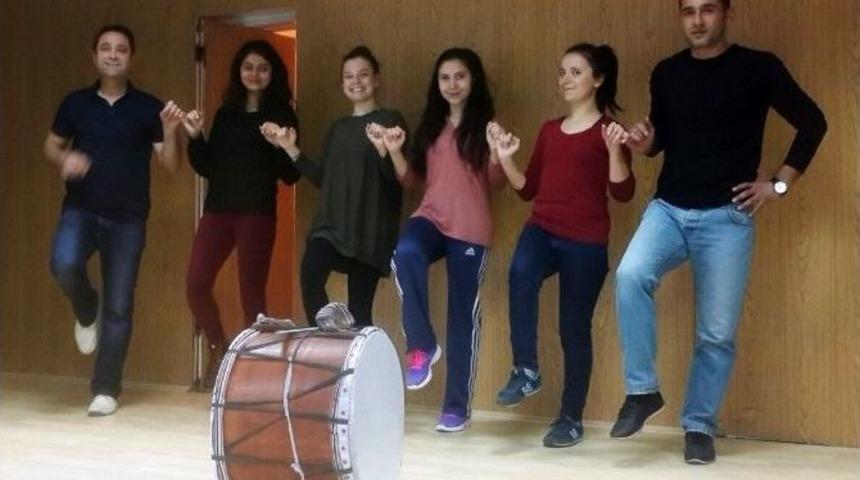 &Ouml;ğretmenlere Halk Oyunları Kursu