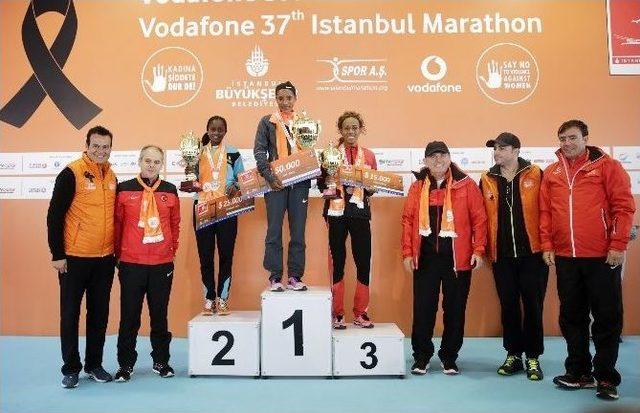 37. Vodafone İstanbul Maratonu’nda Ödüller Dağıtıldı