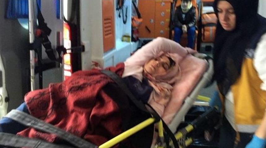 Otomobil Kamyona &Ccedil;arptı: 1&rsquo;i &Ccedil;ocuk 5 Yaralı