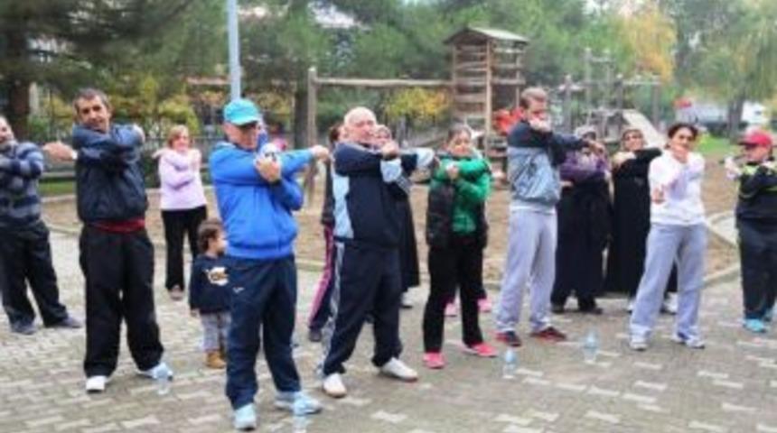 Bozbey, Nil&uuml;ferlilerle Sabah Sporunda