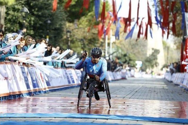 Bağcılarlı Atletler Vodafone İstanbul Maratonu’nda İlk 3’ü Paylaştı