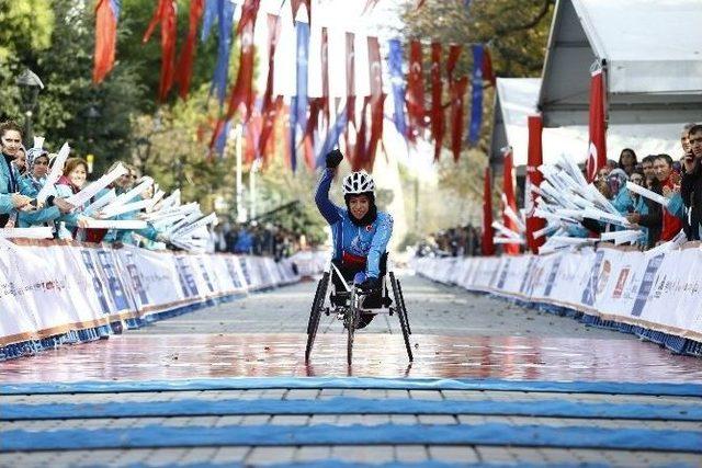 Bağcılarlı Atletler Vodafone İstanbul Maratonu’nda İlk 3’ü Paylaştı