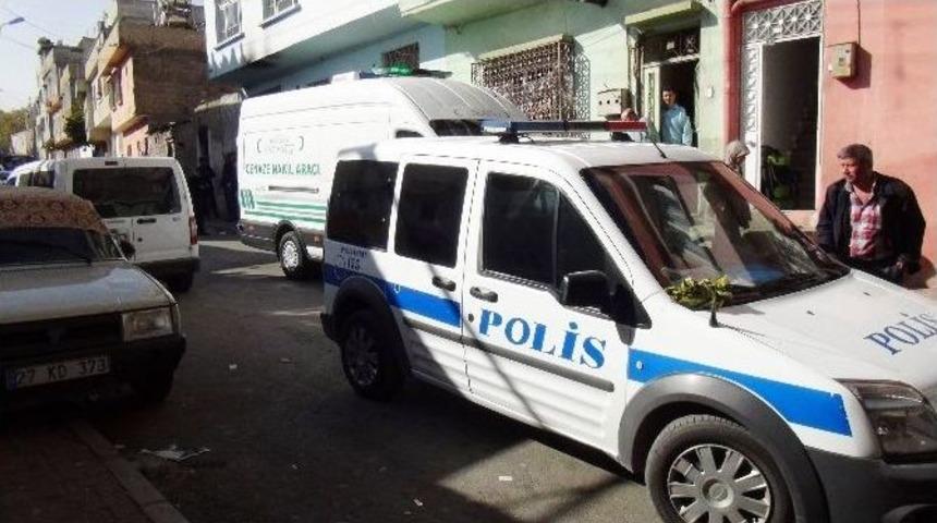 Sevgilisini Tabancayla Vurup, Sonra Boğazını Kesti