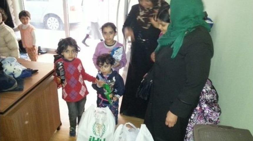 İhh Akyazı Temsilciliğinden 30 M&uuml;lteci Aileye Yardım