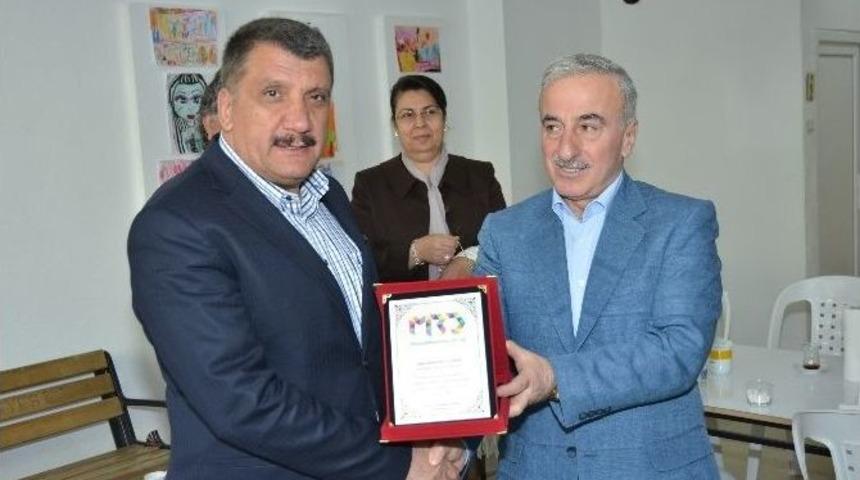 Vali Kam&ccedil;ı Ve Başkan G&uuml;rkan, Ressamlarla Bir Araya Geldi