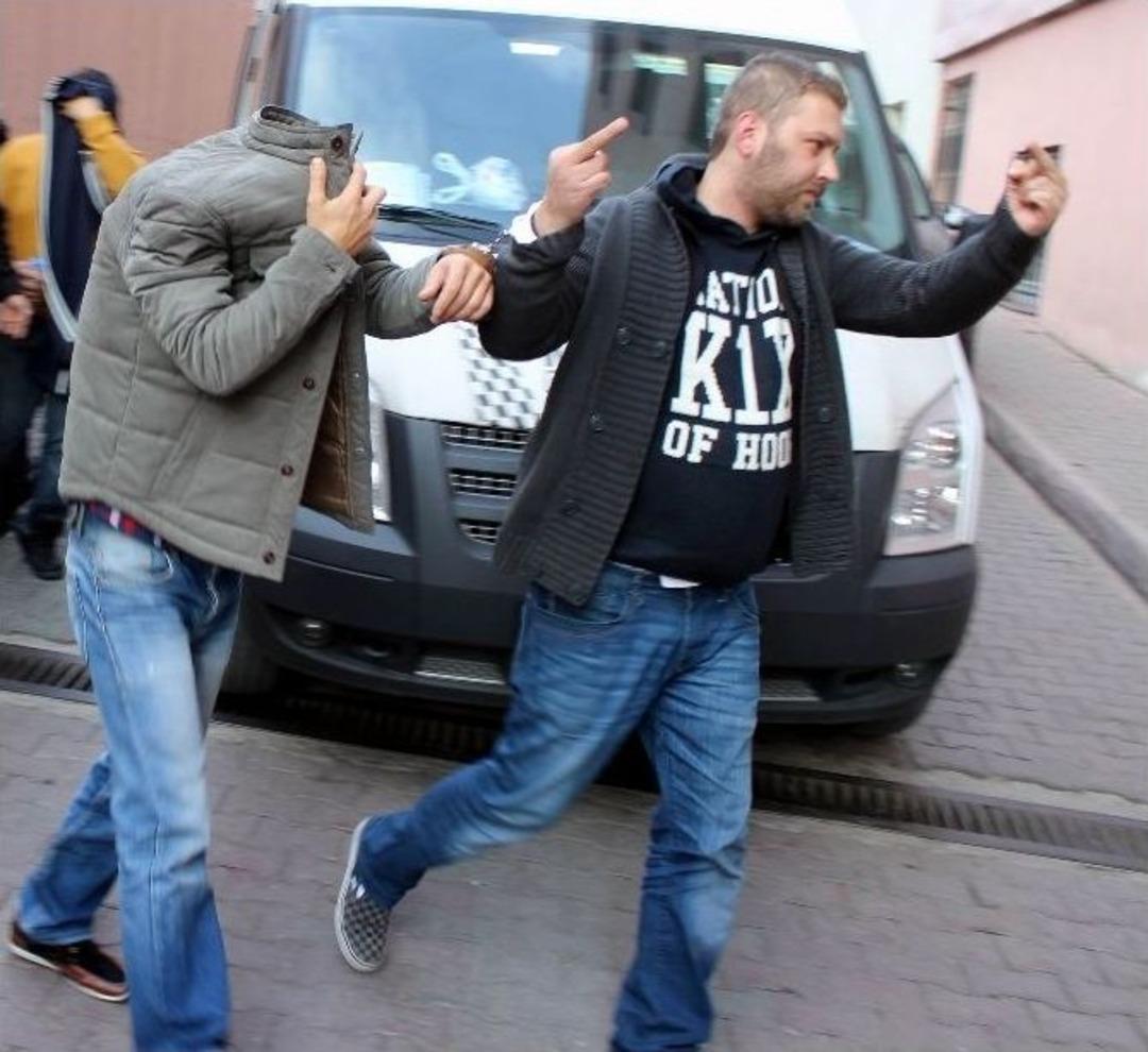 &lsquo;ikramiye Kazandınız&rsquo; Yalanıyla Dolandırıcılık Yapan 7 Kişi Adliyeye &Ccedil;ıkarıldı