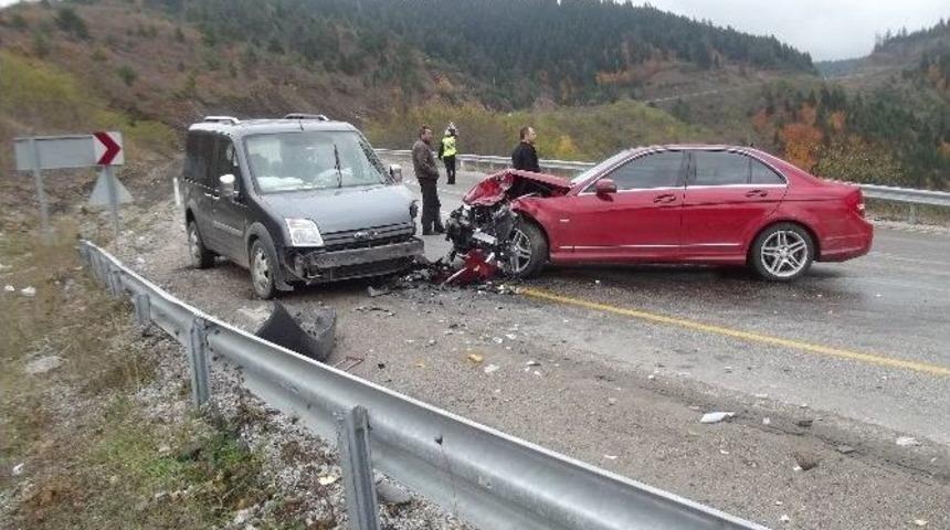 K&uuml;re&rsquo;de İki Ara&ccedil; Kafa Kafaya &Ccedil;arpıştı: 1 Yaralı