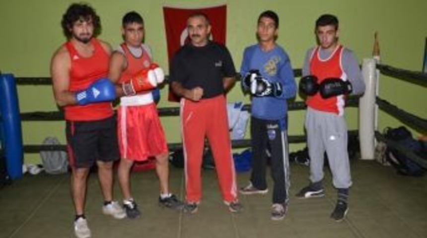 Adanalı 4 Boks&ouml;r T&uuml;rkiye Boks Şampiyonasına Katılmak İ&ccedil;in Sivas&rsquo;a Gitti