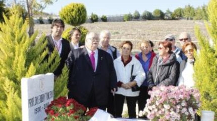 &Uuml;nl&uuml; Beyin Cerrahı Erdem Tun&ccedil;bay Fo&ccedil;a&rsquo;da Anıldı