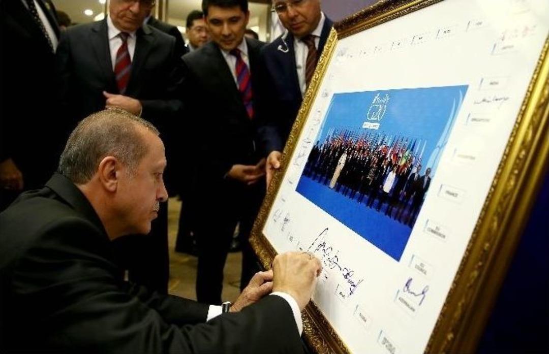 G20 Liderleri Aile Fotoğrafını İmzaladı