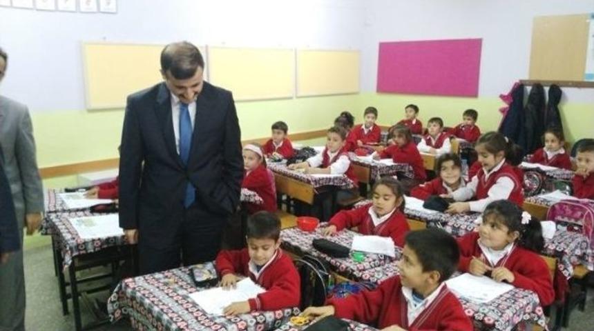 Kaymakam G&ouml;zen Okullarda İncelemelerde Bulundu