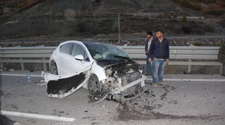 Erzincan&rsquo;da Trafik Kazası: 5 Yaralı