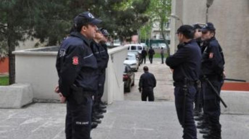 Kck&rsquo;dan G&ouml;zaltına Alınan 14 Kişi Adliyeye Sevk Edildi