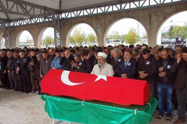 Hayatını Kaybeden Polis Memuru Toprağa Verildi