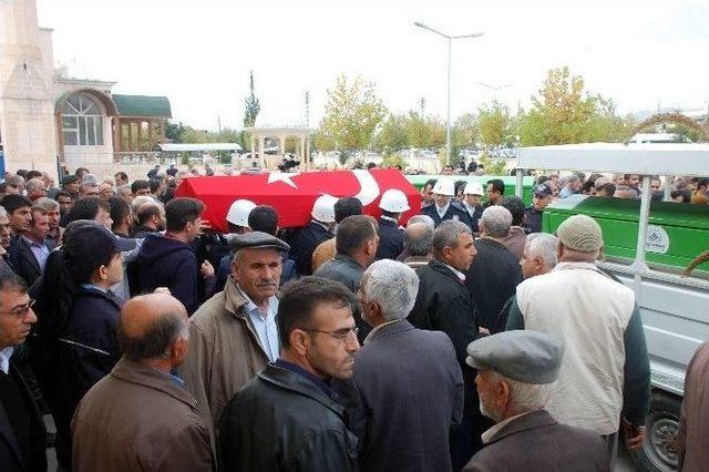 Hayatını Kaybeden Polis Memuru Toprağa Verildi